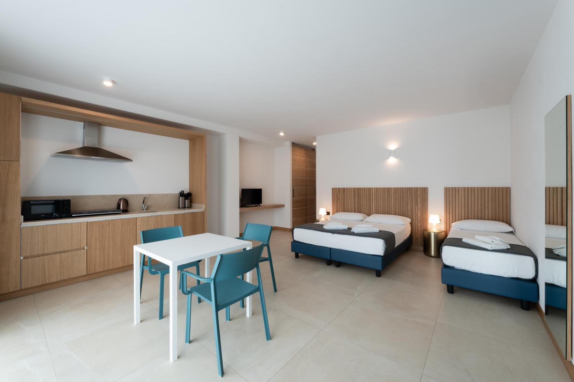 Hotel Delfino Procchio  Exterior photo