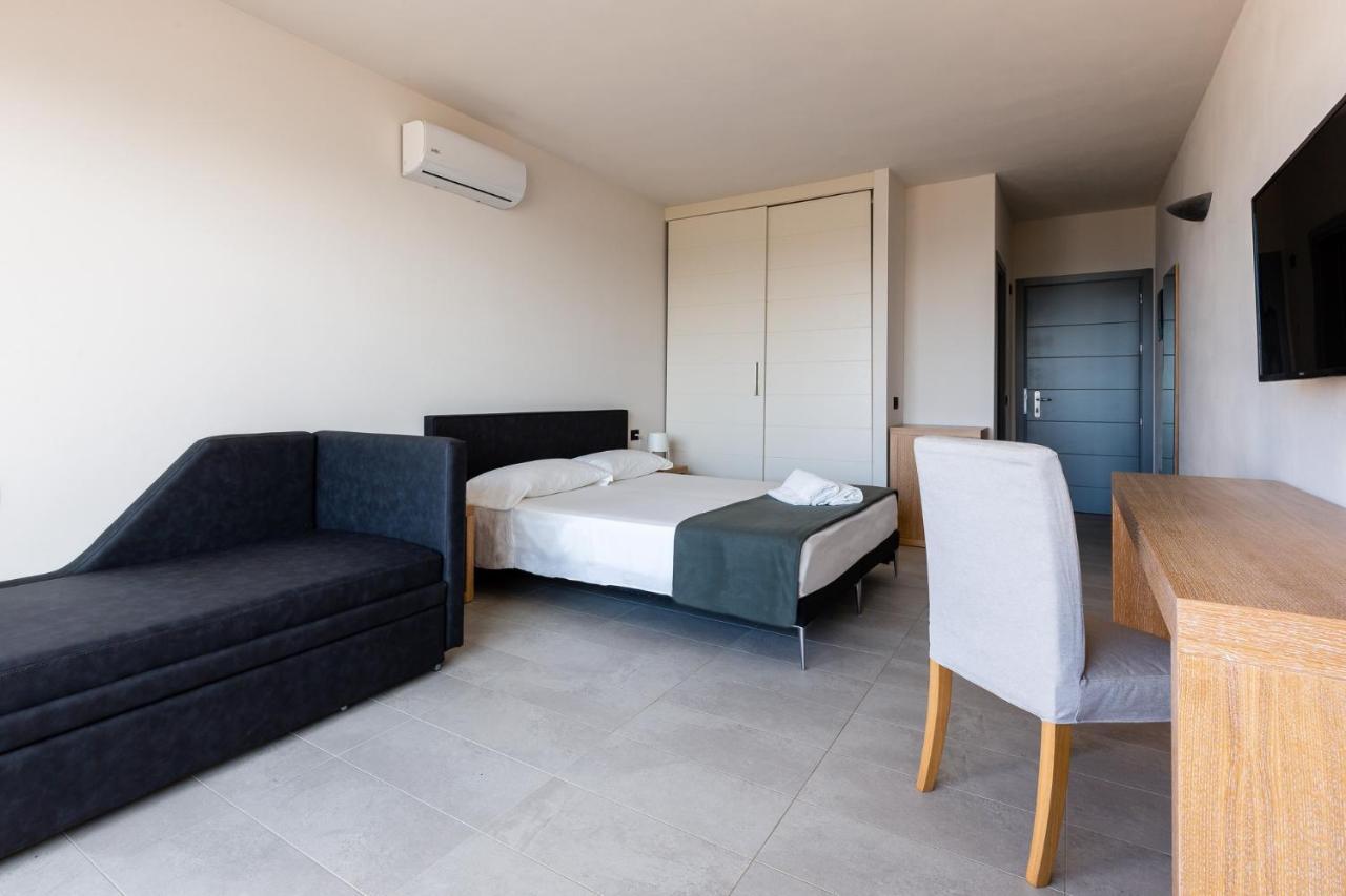 Hotel Delfino Procchio  Exterior photo